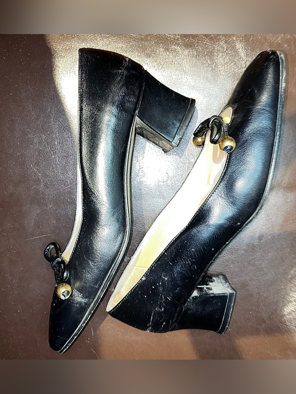 Black Leather Pumps with Bow & Gold Ball Accent size 7 - Picture 4 of 6